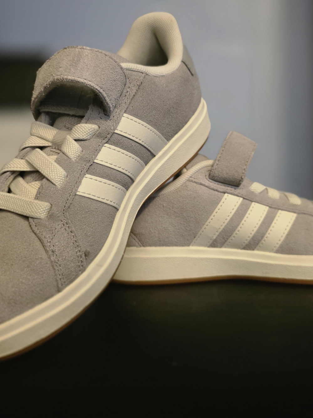 NEW adidas Little Kids SIZE 2 Grand Court 00s sneakers in Gray And White